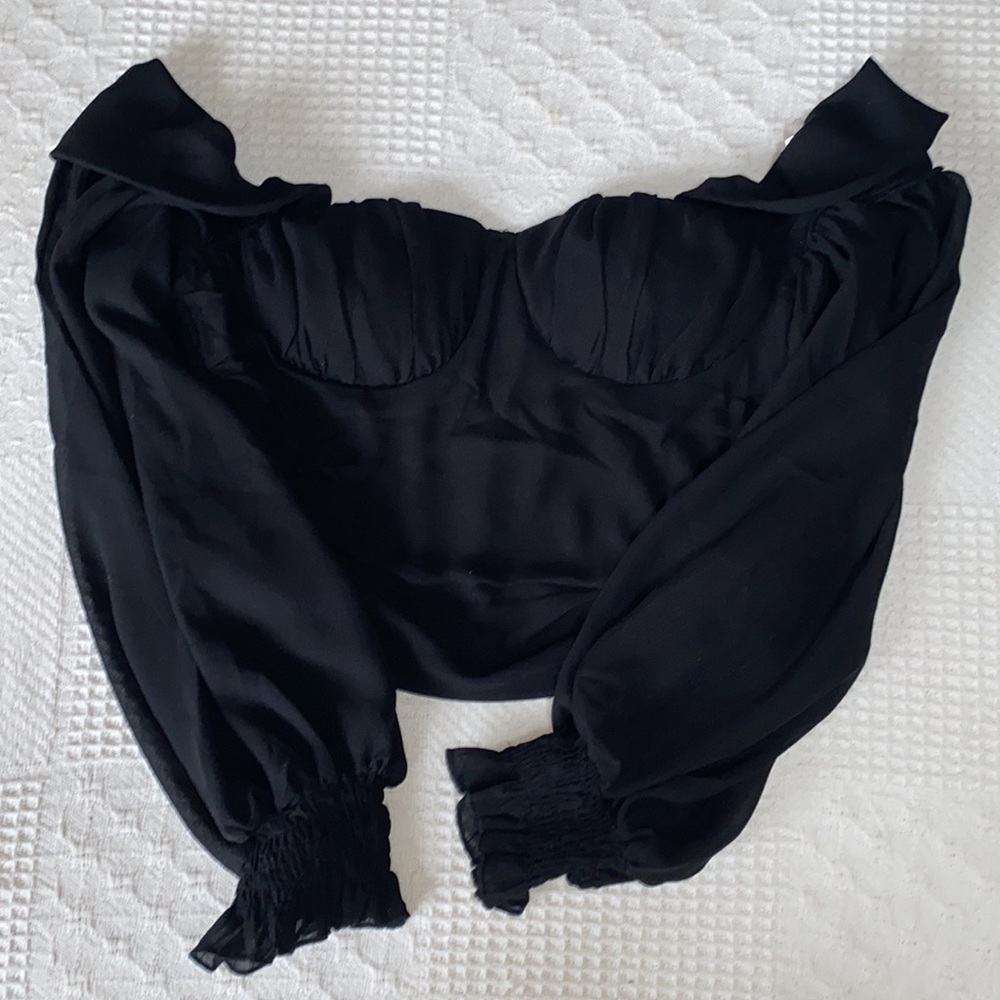 Privy Naomi Blouse Black Cold Shoulder Crop NWT - Picture 4 of 6